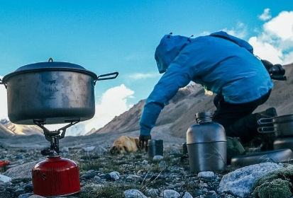 Wie man Outdoor-Geschirr umweltfreundlich reinigt