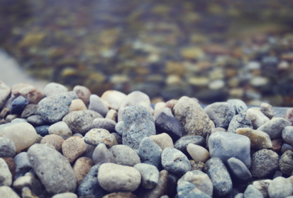 Aufbereitung von Wasser im Gelände ohne Filter: Notfall- und natürliche Methoden