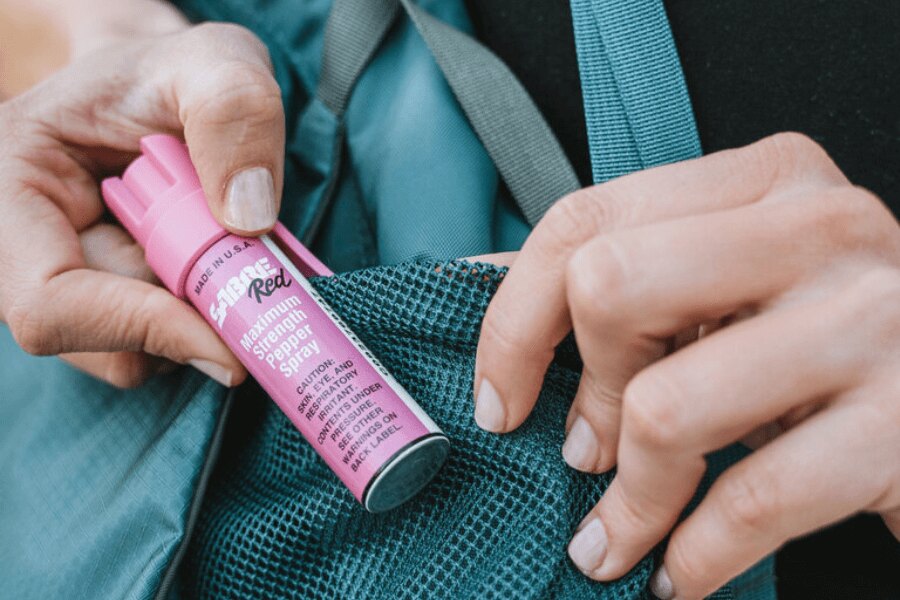 Abwehrspray Sabre Red rosa, für die Handtasche. Quelle: Sabre Red, Rigad