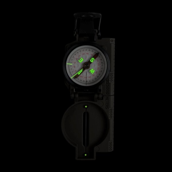 Kompass Ranger MK2 Helikon-Tex<sup>®</sup> mit Leuchtelementen für die nächtliche Orientierung. Foto: Helikon-Tex, Rigad