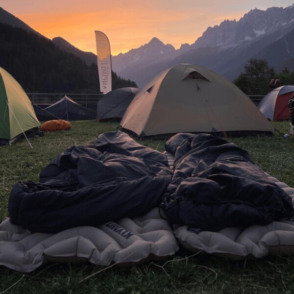 Aufblasbare Isomatten Klymit im Campingplatz. Foto: Rigad