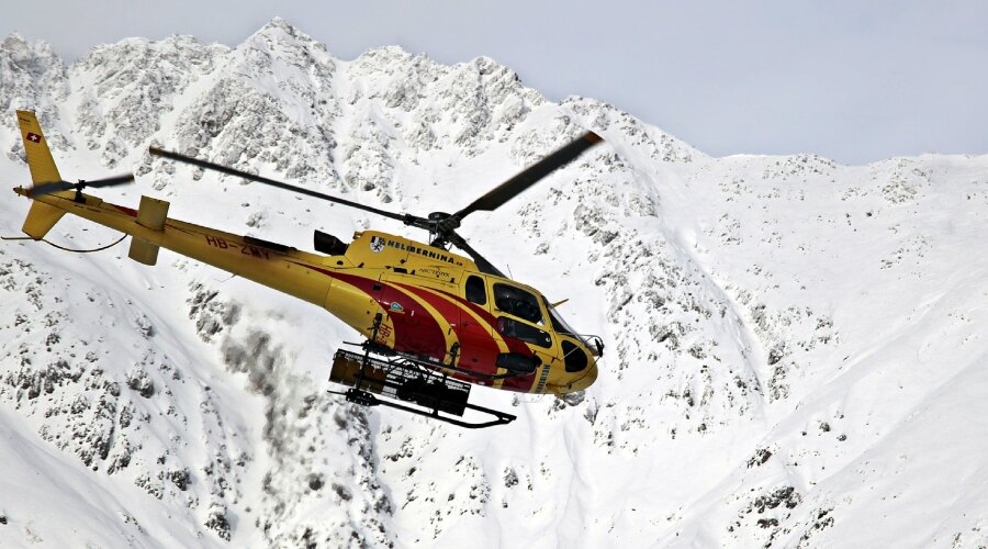 Rettungshubschrauber in den Bergen
