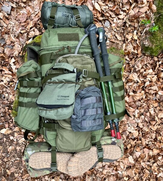 Ein Rucksack für eine Trekkingtour gepackt