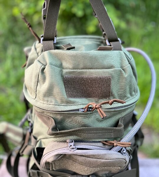 Befestigungsgurte am Rucksack der Marke Wisport