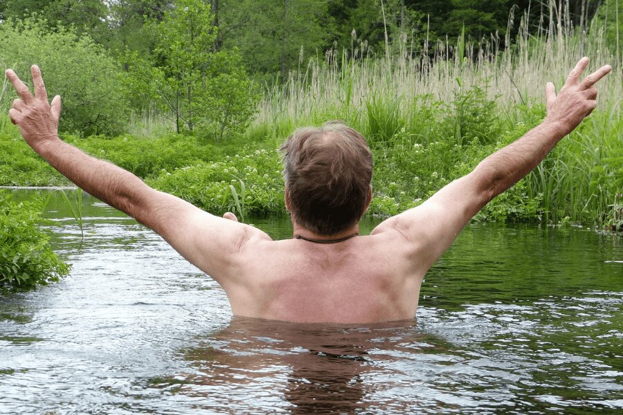 Mann, Kälteschwimmer