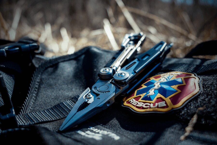 Multitool, Quelle: https://pixabay.com/cs/photos/v%C3%ADce-n%C3%A1stroj%C5%AF-z%C3%A1chran%C3%A1%C5%99-zdravotn%C3%ADk-7106432/