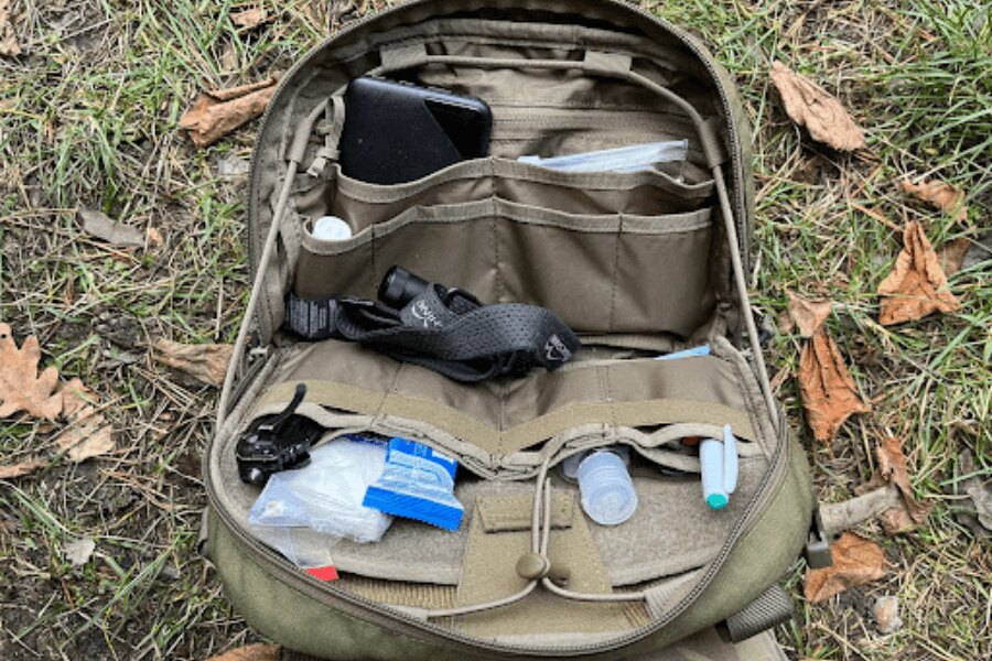 Helikon-Tex Numbat Brusttasche - Öffnung, YKK Reißverschlüsse. Quelle: Tibor Hrušecký