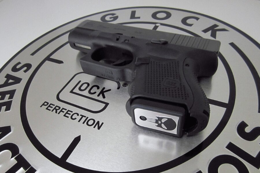 Glock-Pistole. Quelle: https://pixabay.com/cs/photos/zbra%C5%88-pistole-glock-glock-26-2102396/