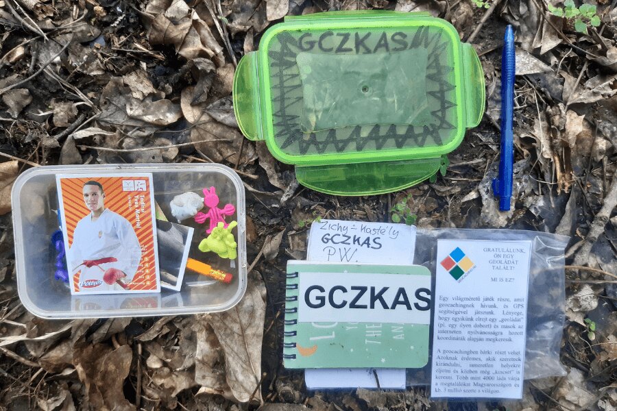Geocaching, zerlegte Geocache.
