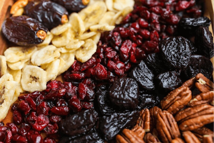 Getrocknete Früchte, verschiedene Arten. Quelle: https://www.pexels.com/cs-cz/foto/suchy-ovoce-matice-orisky-3872425/