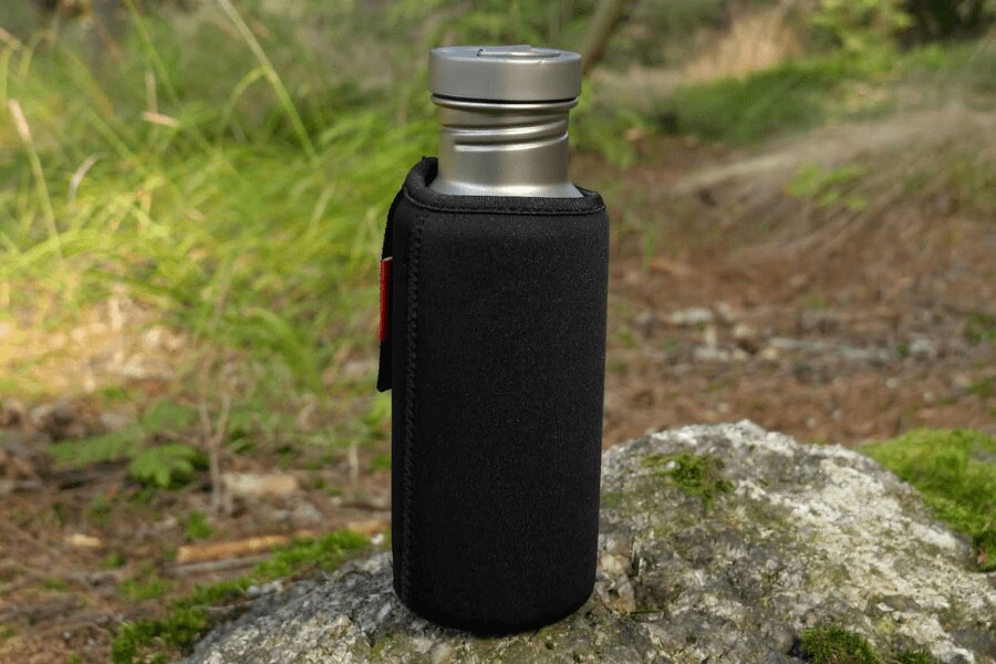 Titanflasche Sport Bottle Keith in einer Hülle. Quelle: Rigad