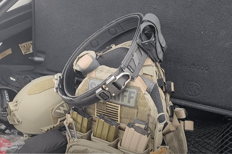 Magnetix Battle Belt Aglilite Gear, Plattenträger, Helm. Quelle: FiftyShadesofFDE