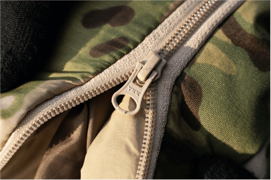 Hose Sleeka Reversible Salopettes Snugpak – Full Leg Zip. Detail YKK-Reißverschluss. Quelle: L.G. (Autor)