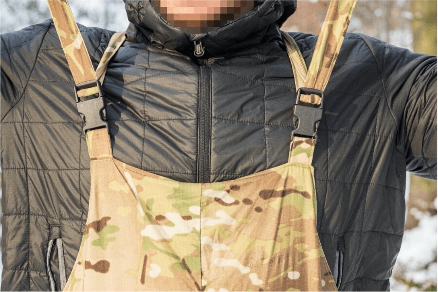 Hose Sleeka Reversible Salopettes Snugpak – Full Leg Zip. Detail der Latz und Trägerverschluss. Quelle: L.G. (Autor)