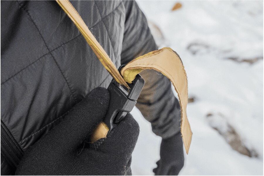 Hose Sleeka Reversible Salopettes Snugpak – Full Leg Zip. Fastex-Verschluss an den Hosenträgern. Quelle: L.G. (Autor)