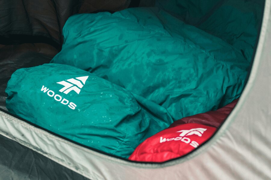 Nasse Enden des Schlafsacks