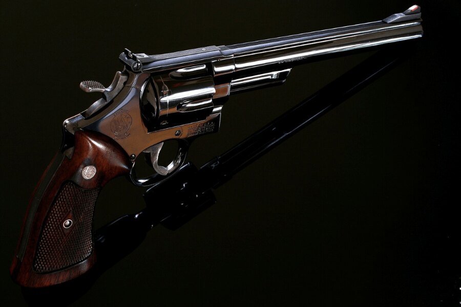 Smith & Wesson Model 29 Revolver mit 6" Lauf.