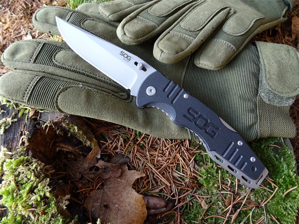 Klappmesser SOG® Salute