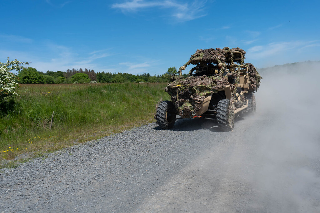 Mobile multispektrale reversible Tarnung Polaris MRZR Ghosthood®