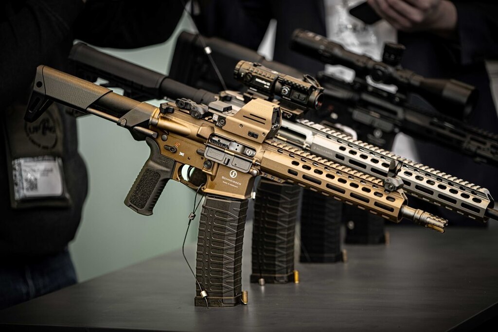 Selbstladegewehr AR15 S4F 10,5" CSS TIGER EYE / Kaliber 223.Rem Schmeisser® + Leuchtpunktvisier LE GEN2 Falke®